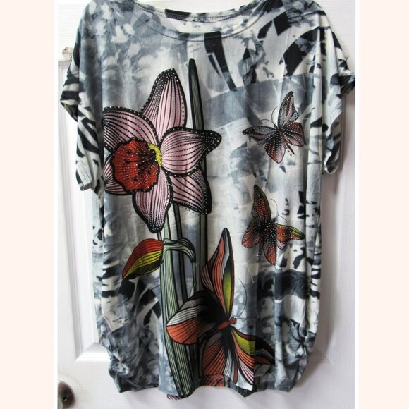 Women's Gray Short Sleeve Stretchy Graphic Shirt With Sparkle Flower Butterfly - Picture 1 of 4